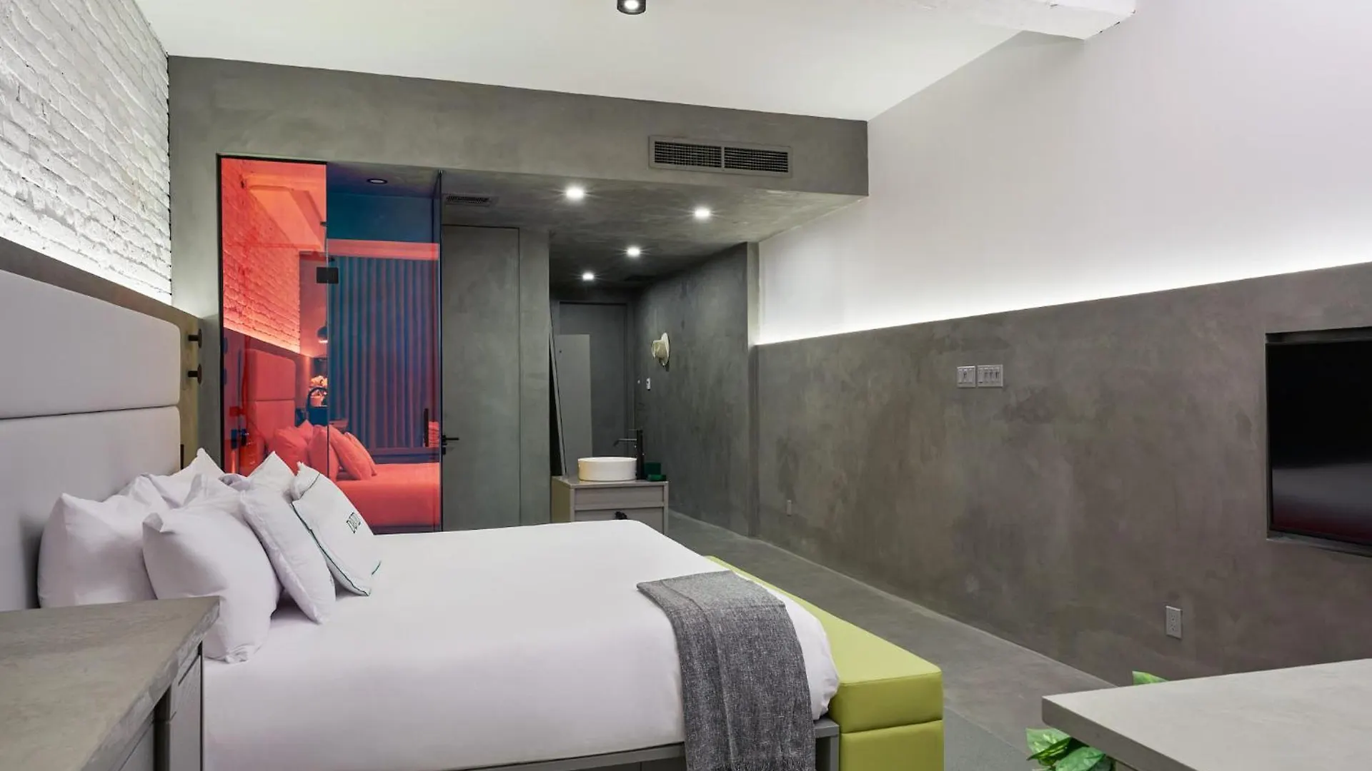 ****  David Hotel Montreal Canada